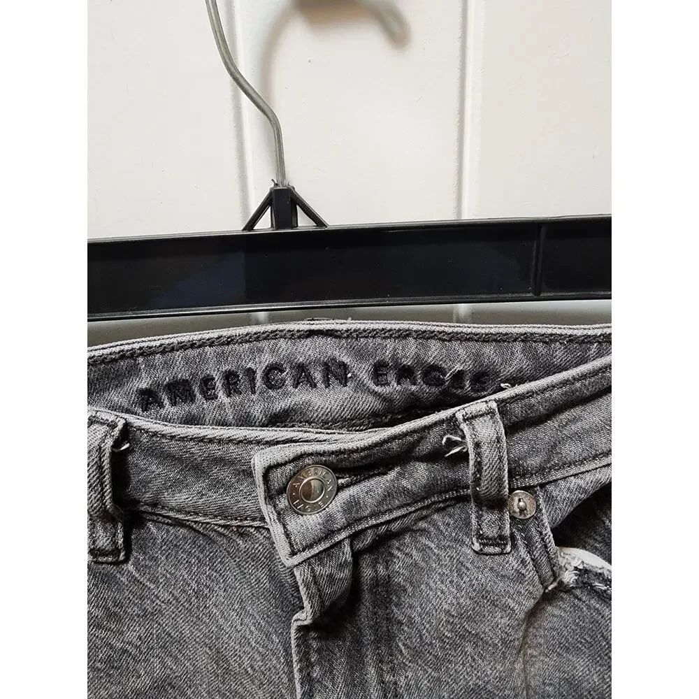 American Eagle Mom Jeans Size 4 Stretch Waistband Gray Distressed Knee Holes